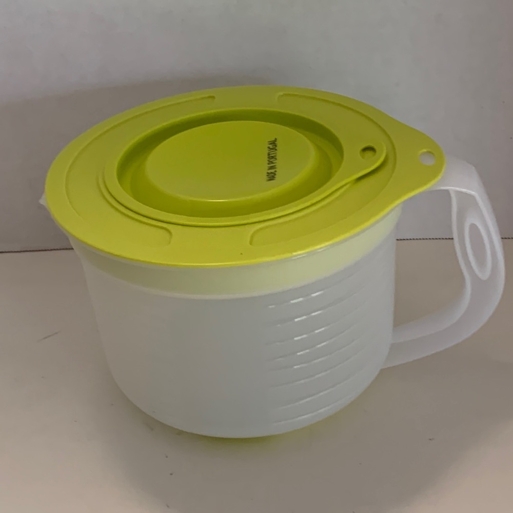 Tupperware Splatter Proof Bowl NWOT